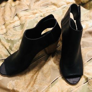 Woman’s open toe pumps